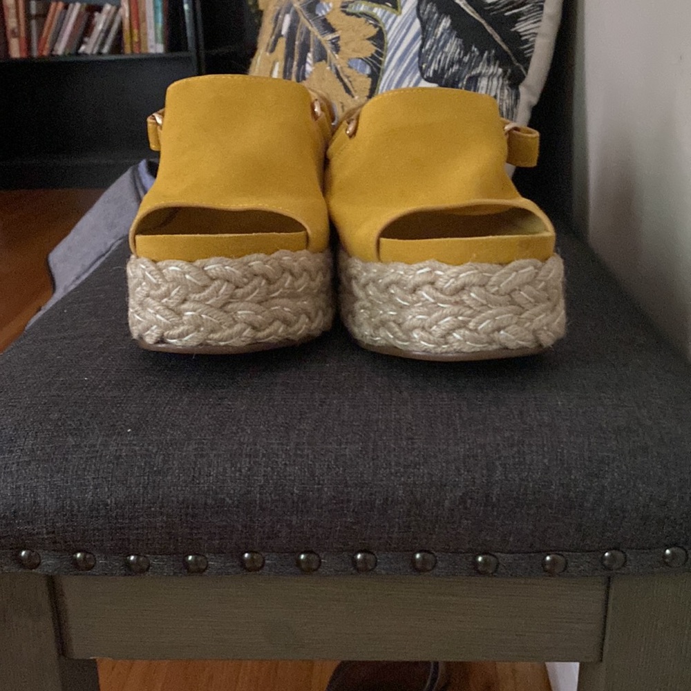 Platform Sandals - Picture 4 of 4